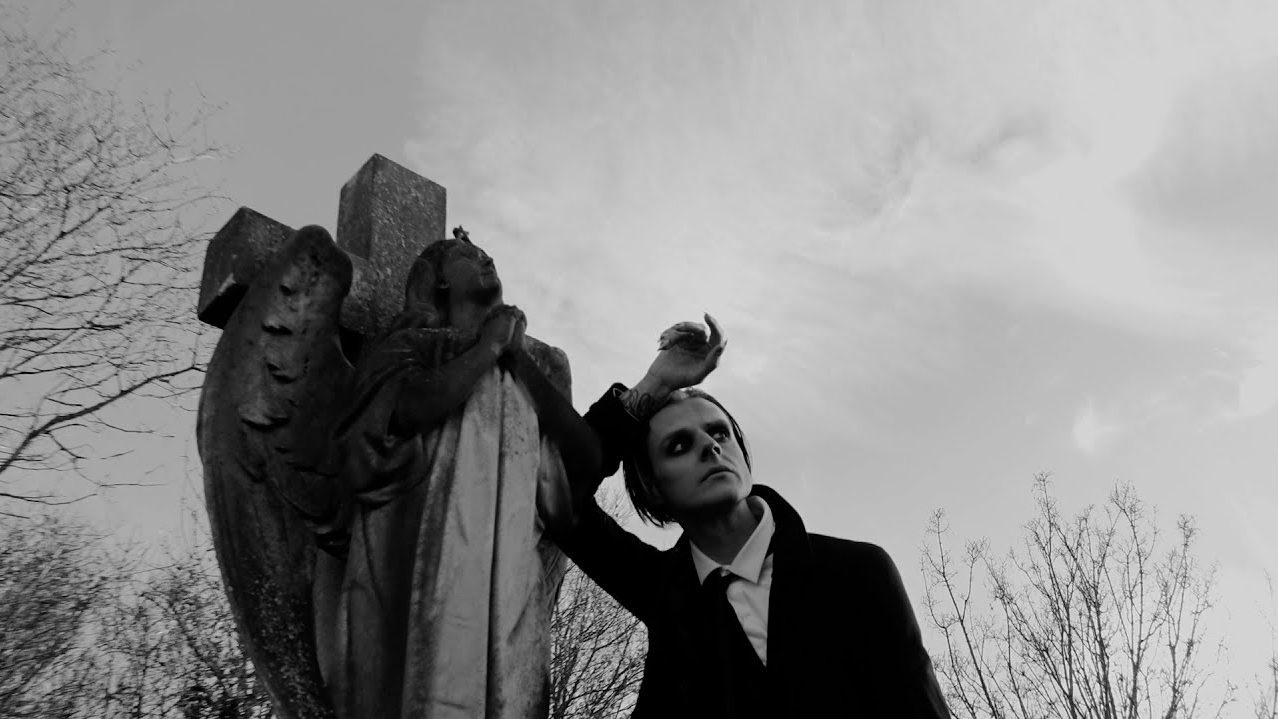 Video: Burning In The Moonlight - The Violent Hearts